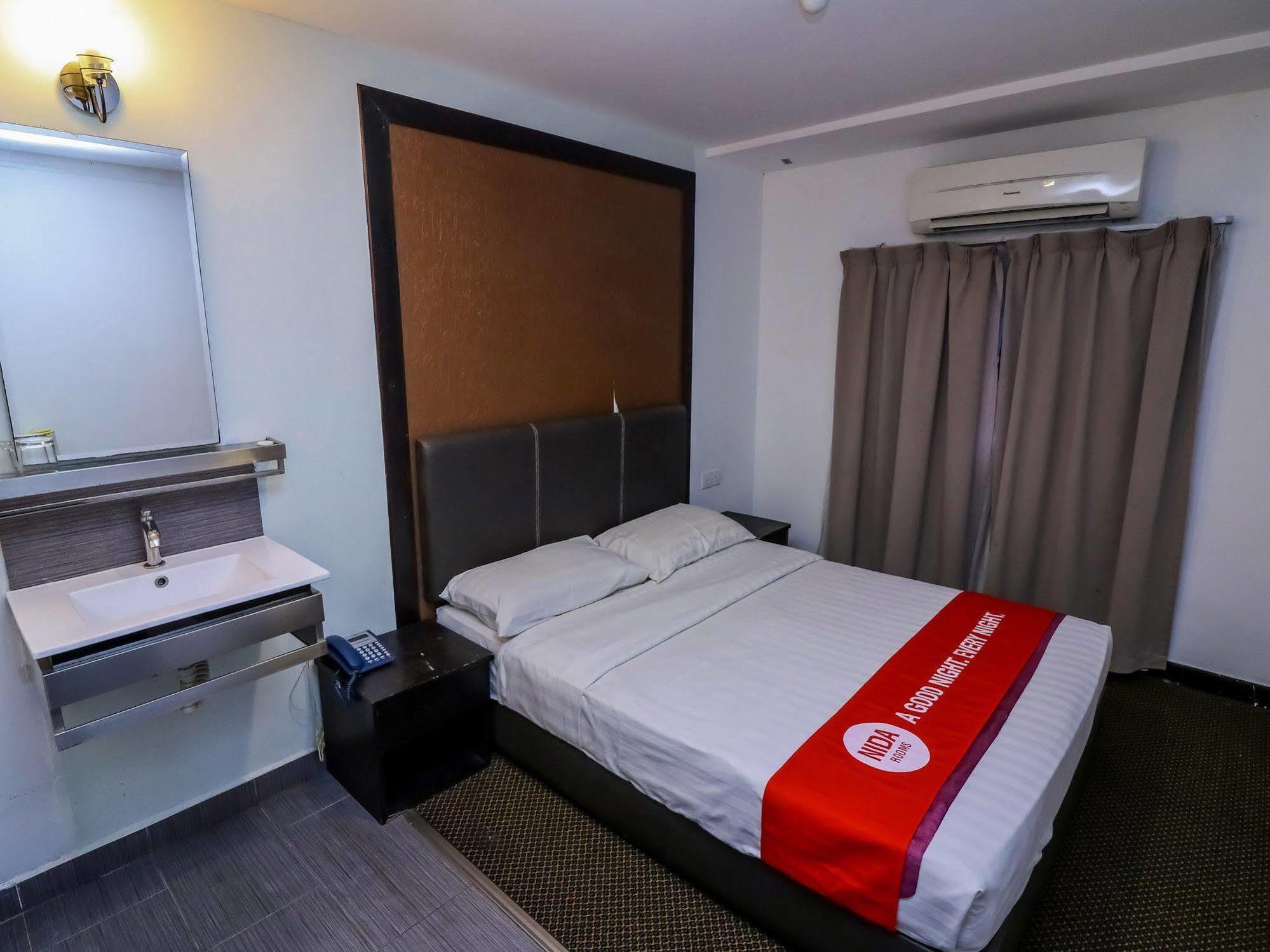 Le Hotel Kota Kinabalu Exterior photo